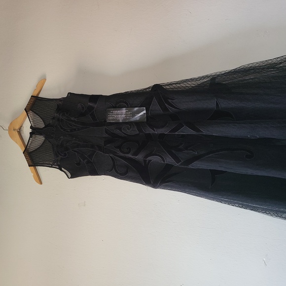 BCBGMaxazria velvet tulle Midi dress sz-0 nwt - Picture 5 of 10